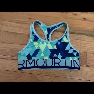 Under armour size small little girls sports bra! Fast shipping smoke free home